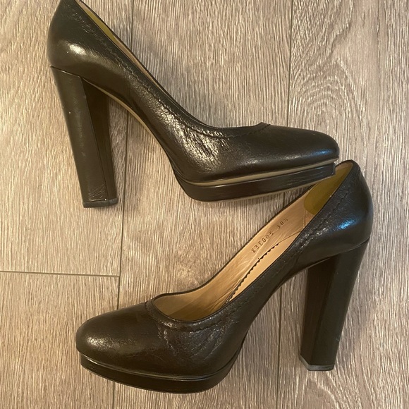 Emporio Armani size 8.5 black pumps - Picture 2 of 3